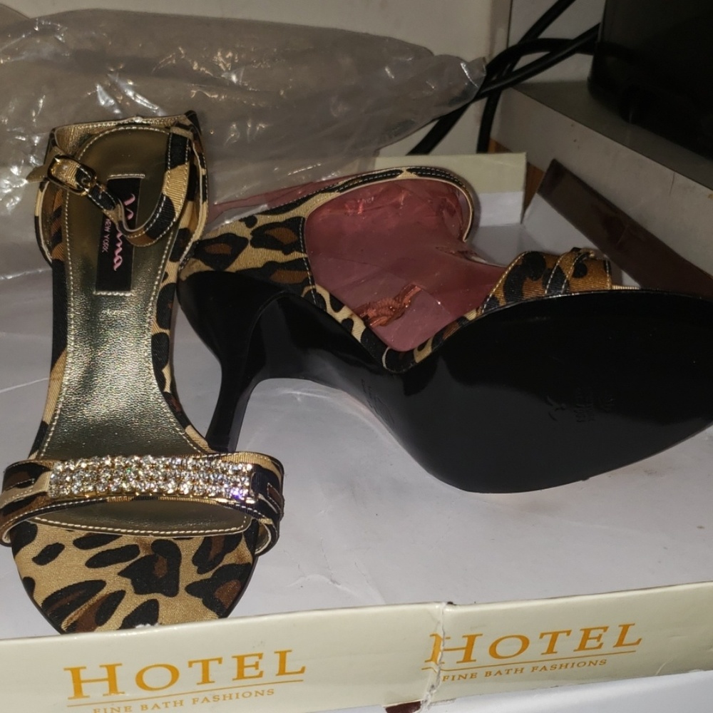 Heels - Picture 2 of 2